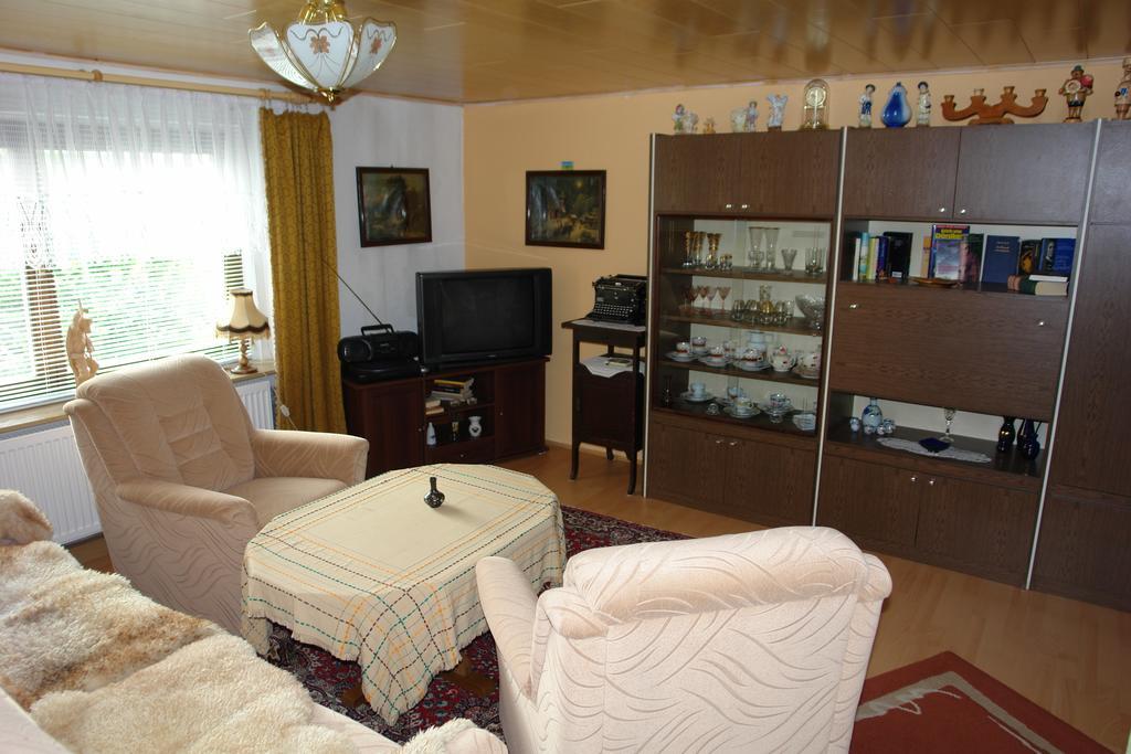 Ferienwohnung Bimmelbahn-Blick Neudorf  Ruang foto