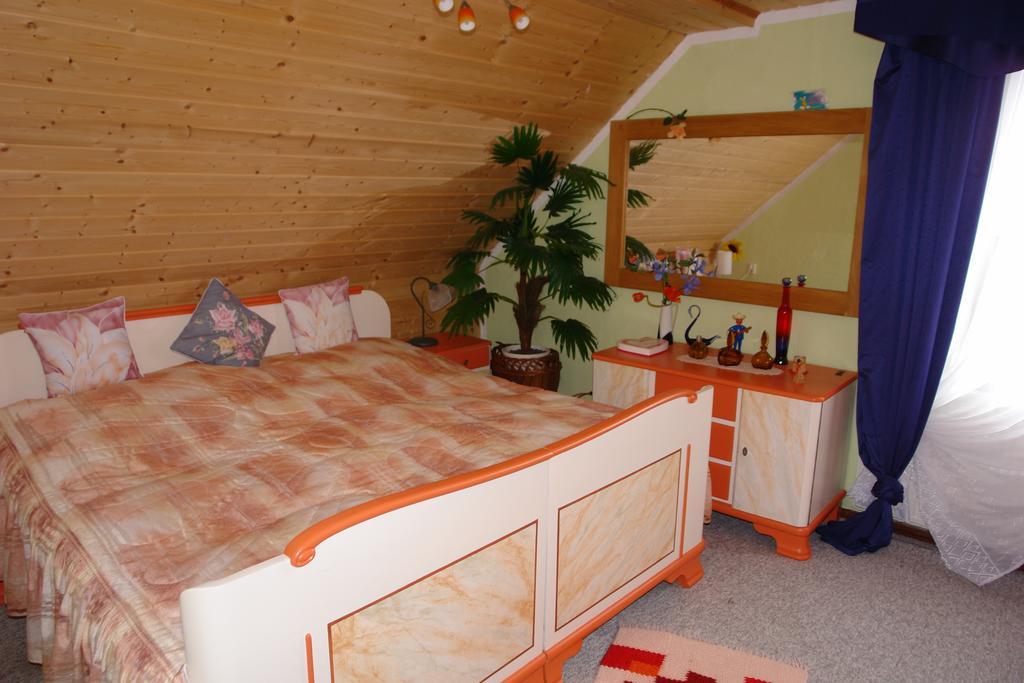 Ferienwohnung Bimmelbahn-Blick Neudorf  Ruang foto