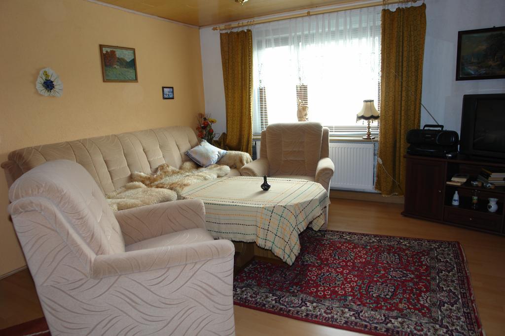Ferienwohnung Bimmelbahn-Blick Neudorf  Ruang foto