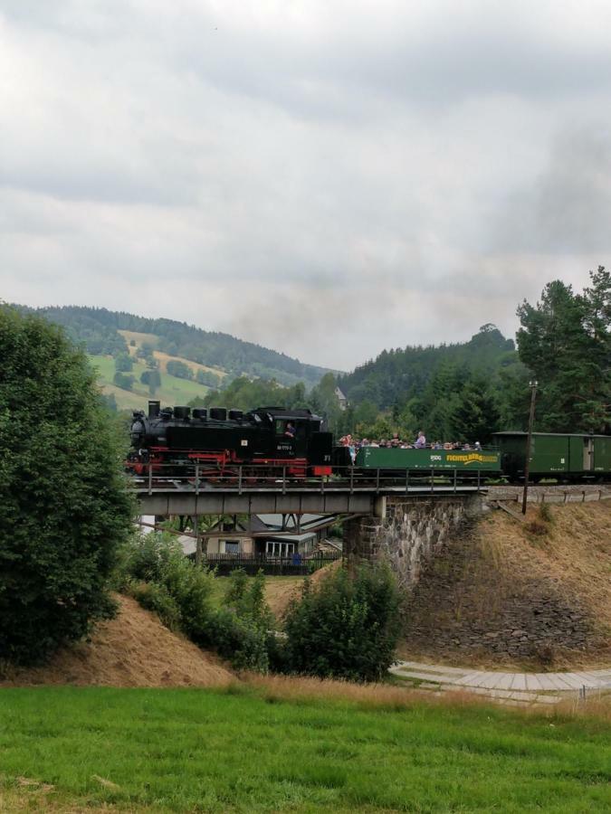 Ferienwohnung Bimmelbahn-Blick Neudorf  Bagian luar foto